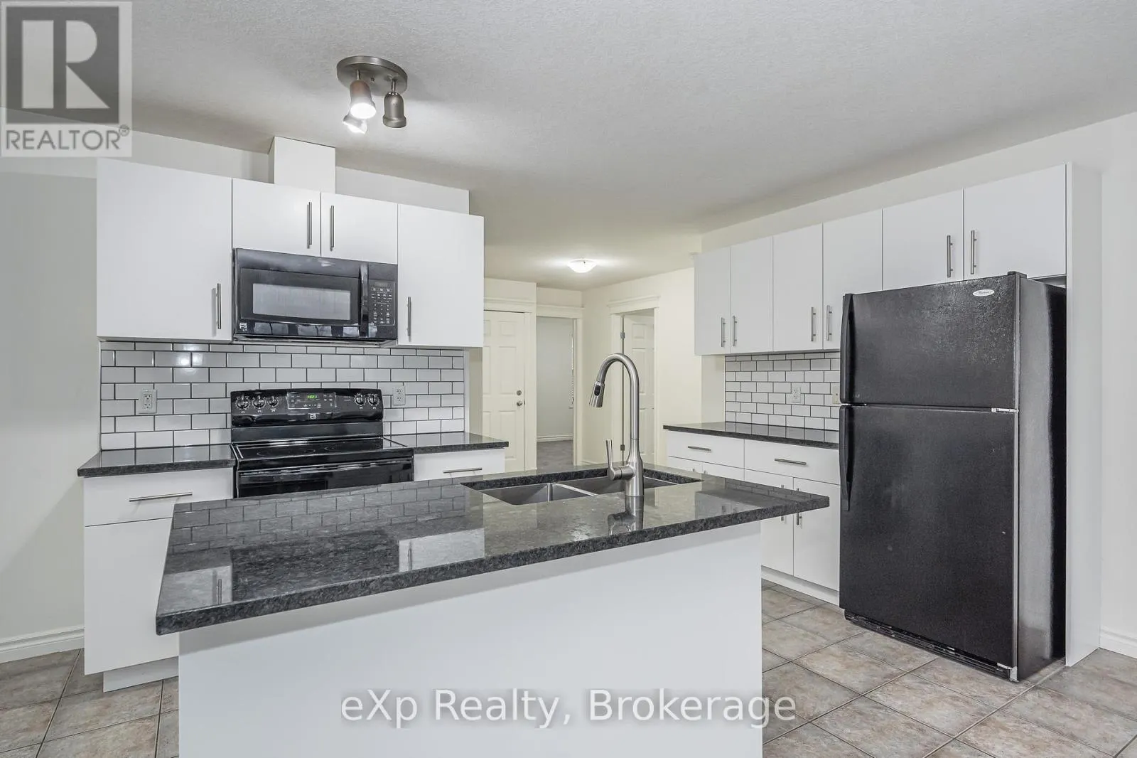 UPPER - 62 VICTORIA ROAD N #UPPER