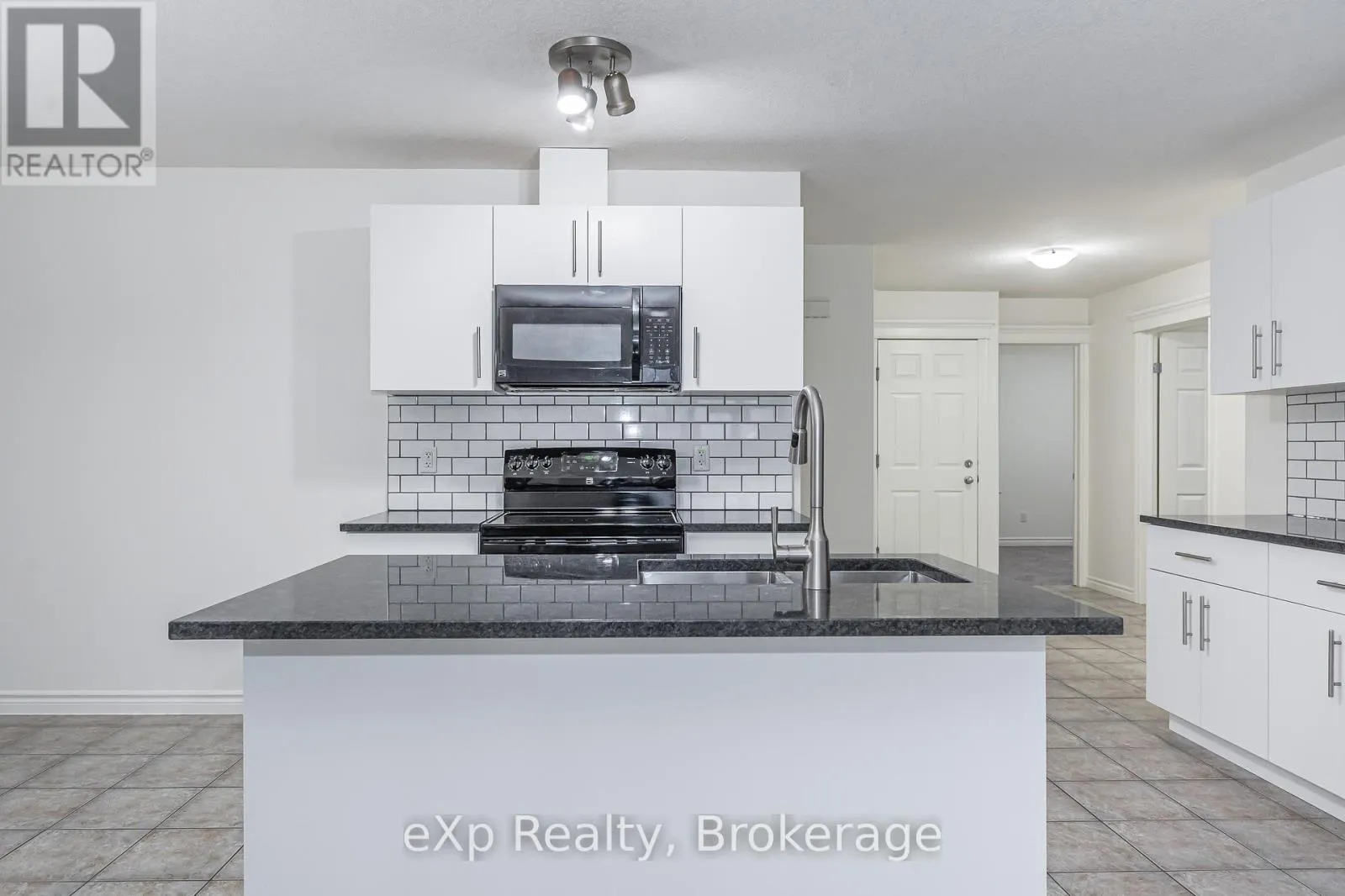 UPPER - 62 VICTORIA ROAD N #UPPER