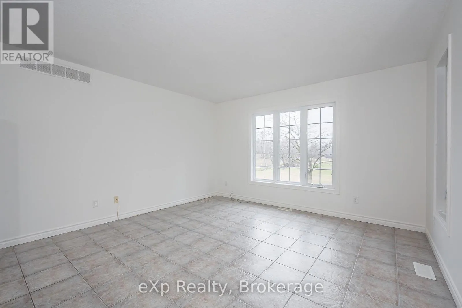 UPPER - 62 VICTORIA ROAD N #UPPER
