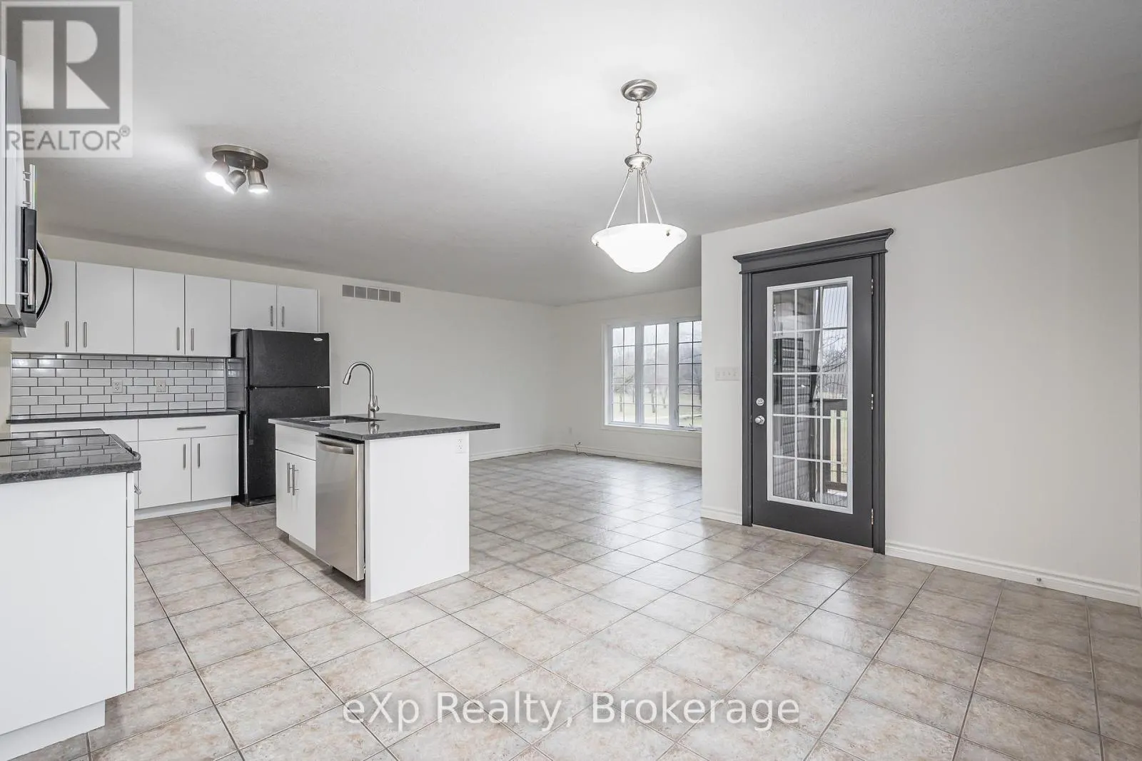 UPPER - 62 VICTORIA ROAD N #UPPER