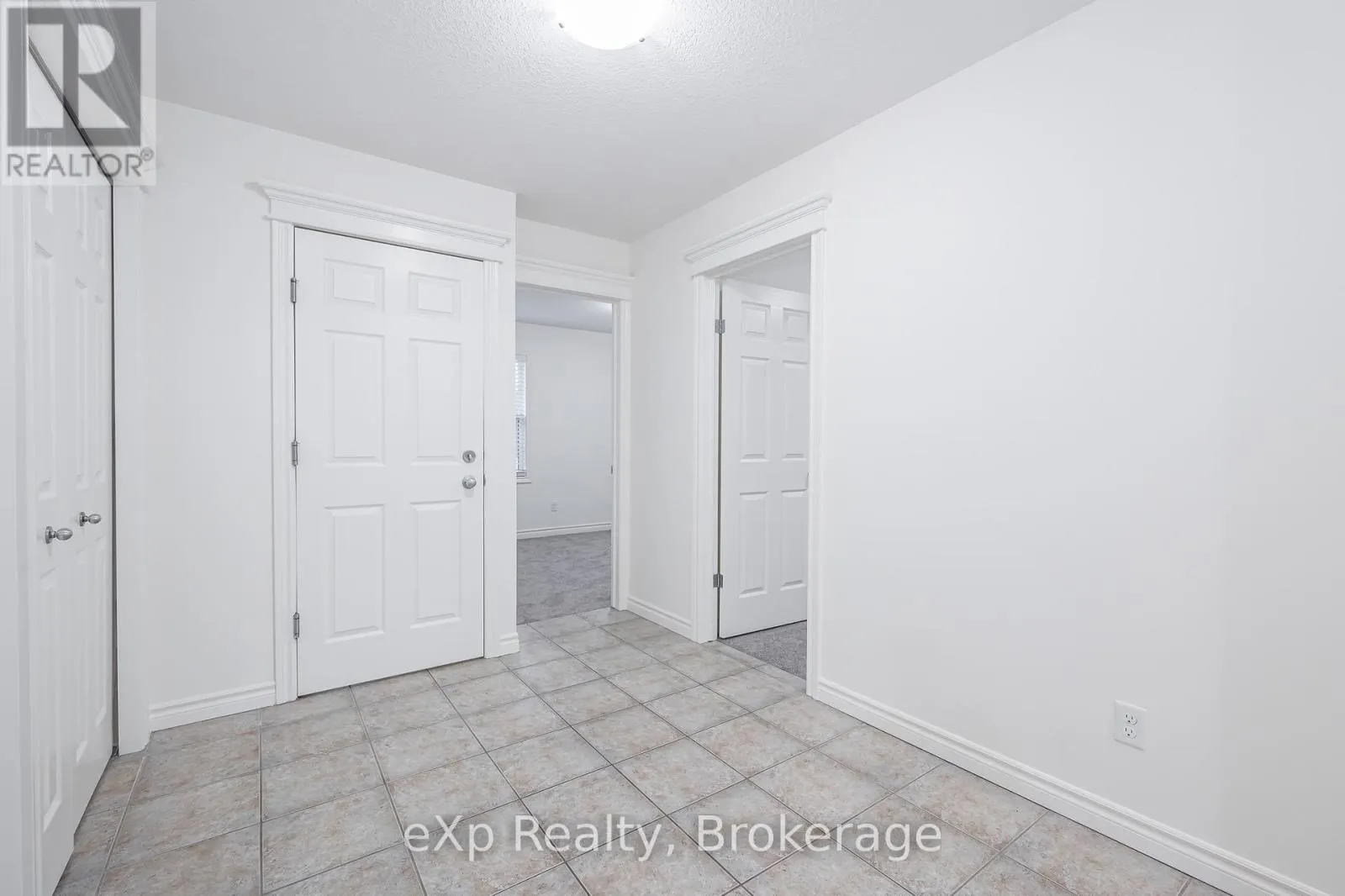 UPPER - 62 VICTORIA ROAD N #UPPER