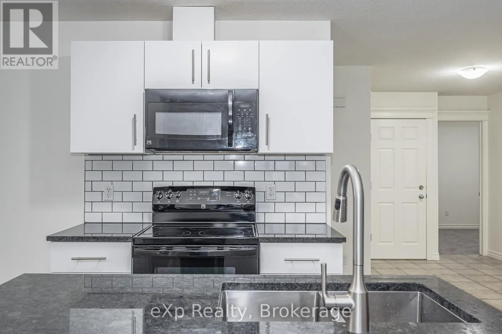 UPPER - 62 VICTORIA ROAD N #UPPER