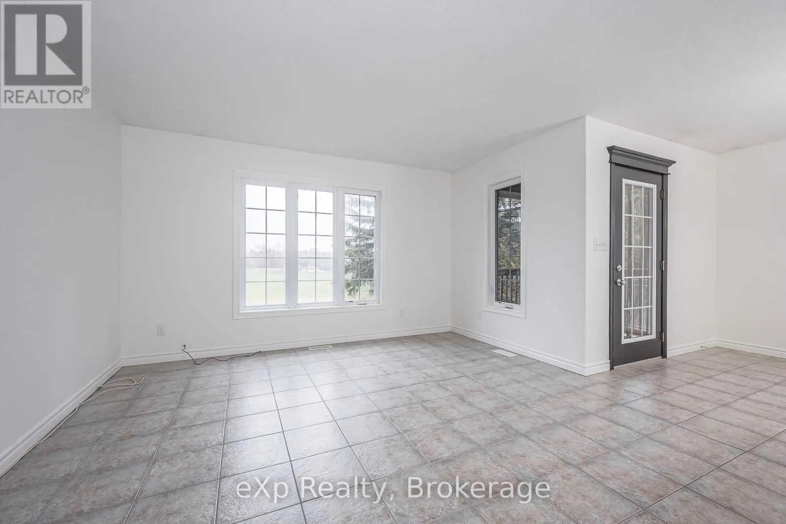UPPER - 62 VICTORIA ROAD N #UPPER