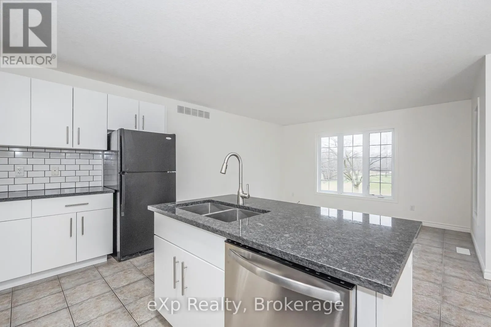UPPER - 62 VICTORIA ROAD N #UPPER