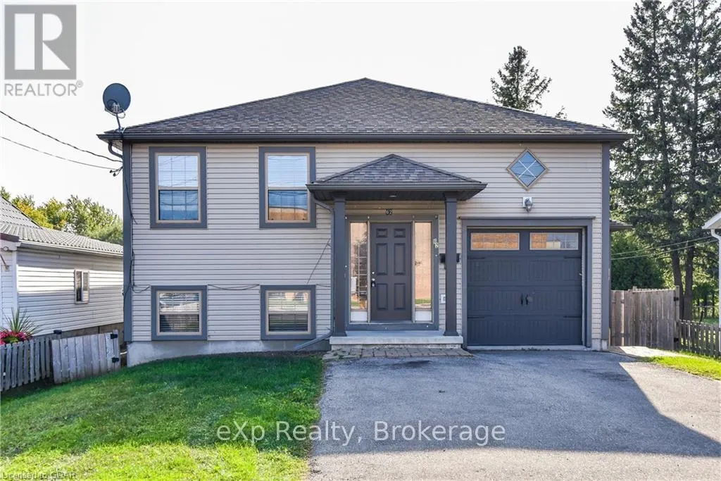 UPPER - 62 VICTORIA ROAD N #UPPER
