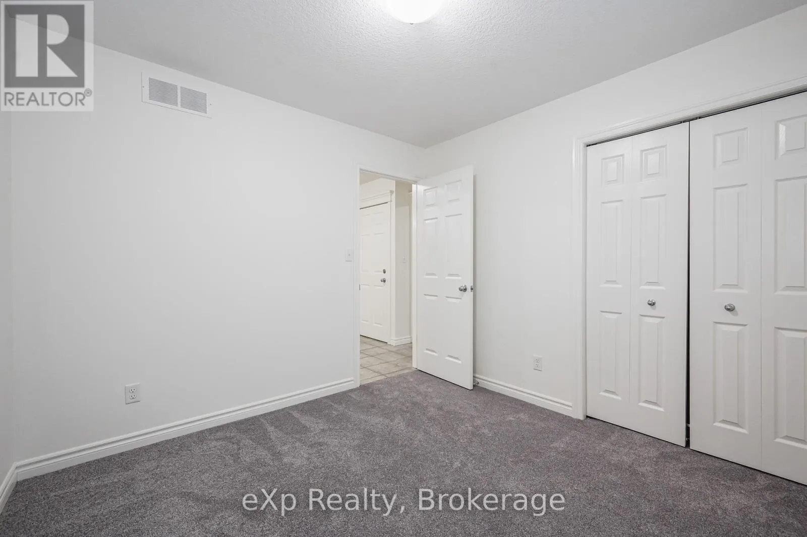 UPPER - 62 VICTORIA ROAD N #UPPER