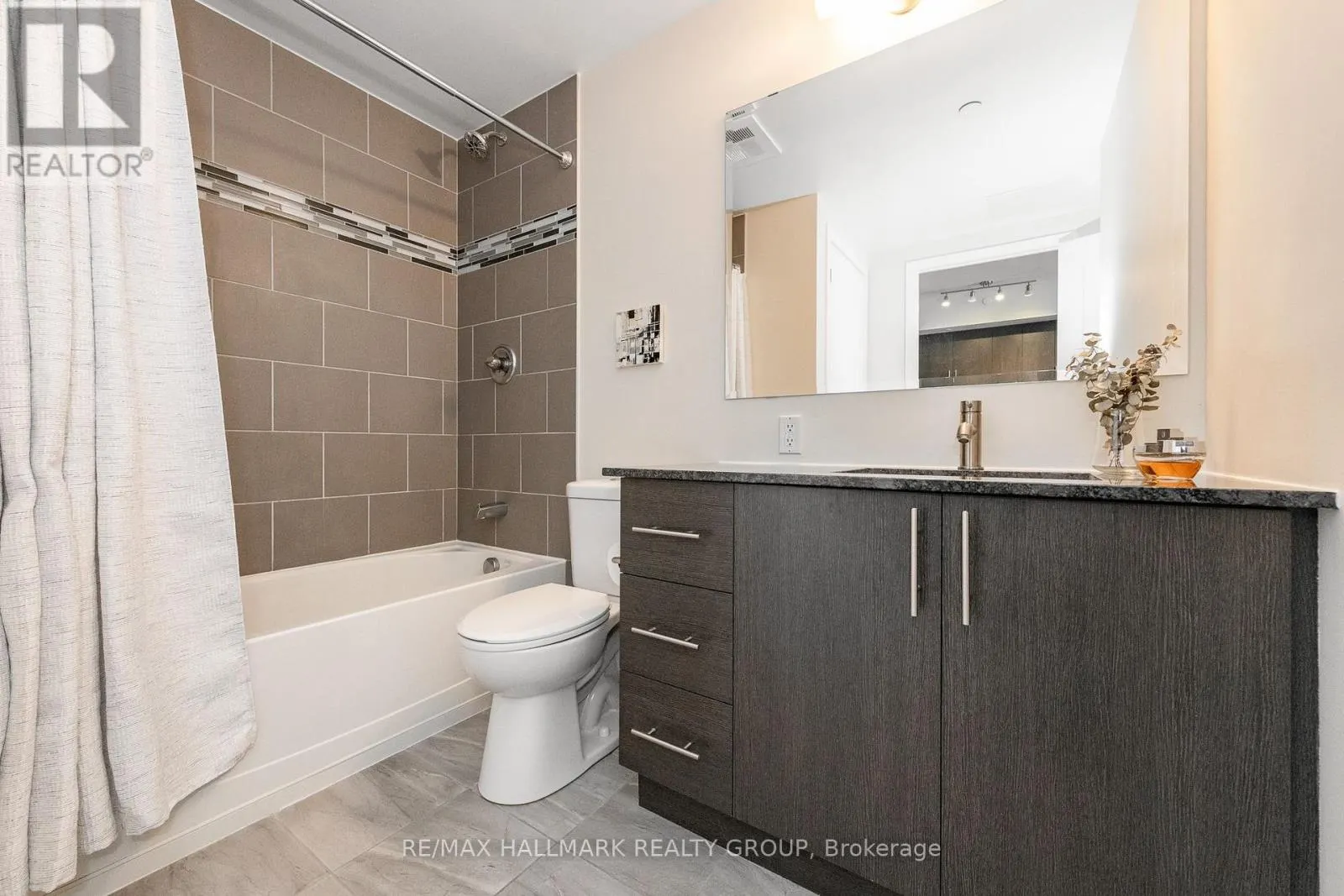 1004 - 485 RICHMOND ROAD