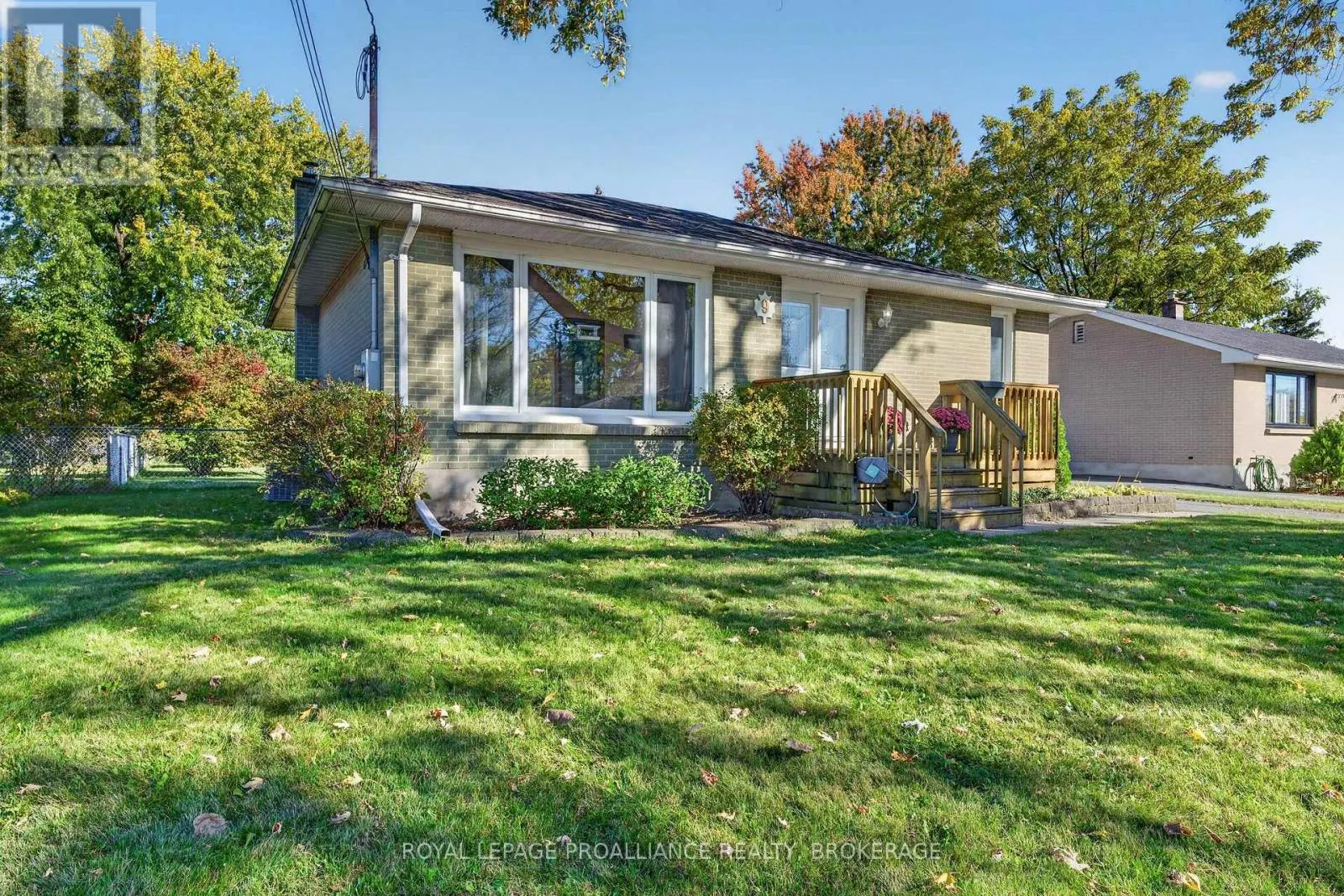 9 HENRY CRESCENT