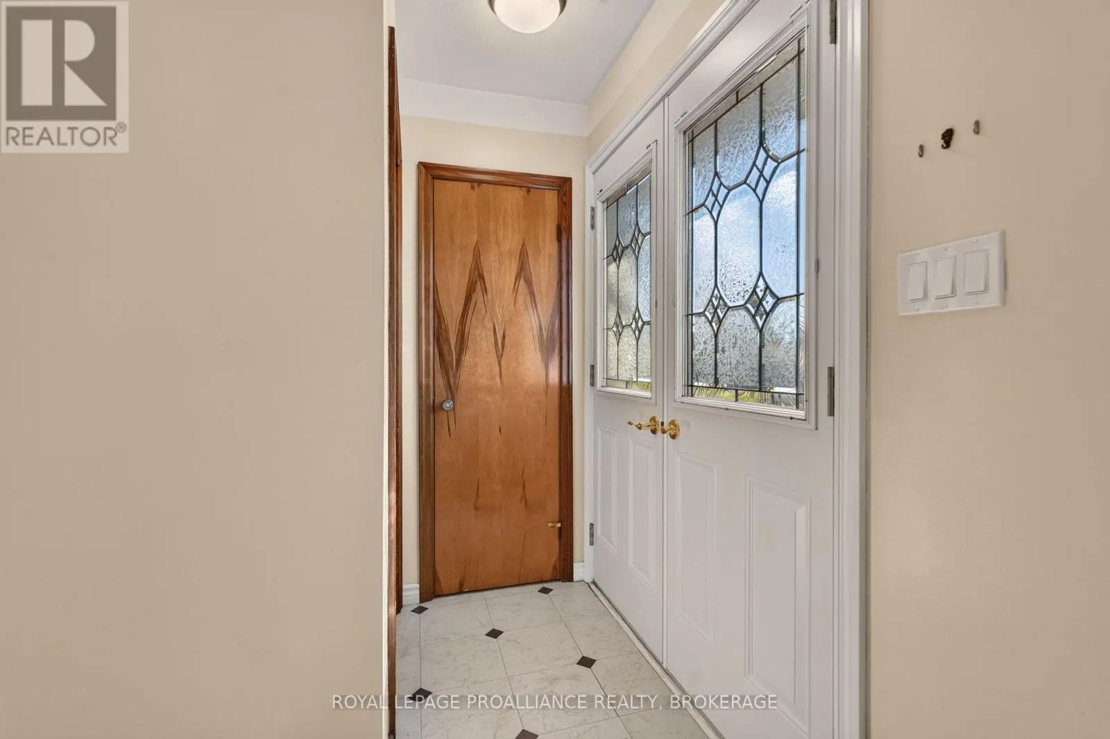 9 HENRY CRESCENT