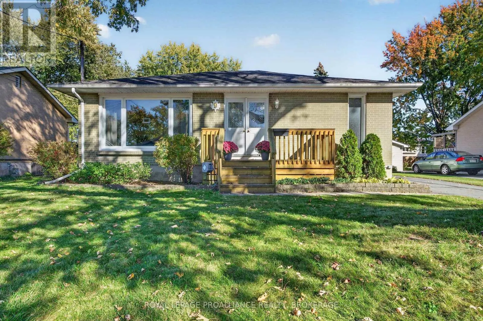 9 HENRY CRESCENT