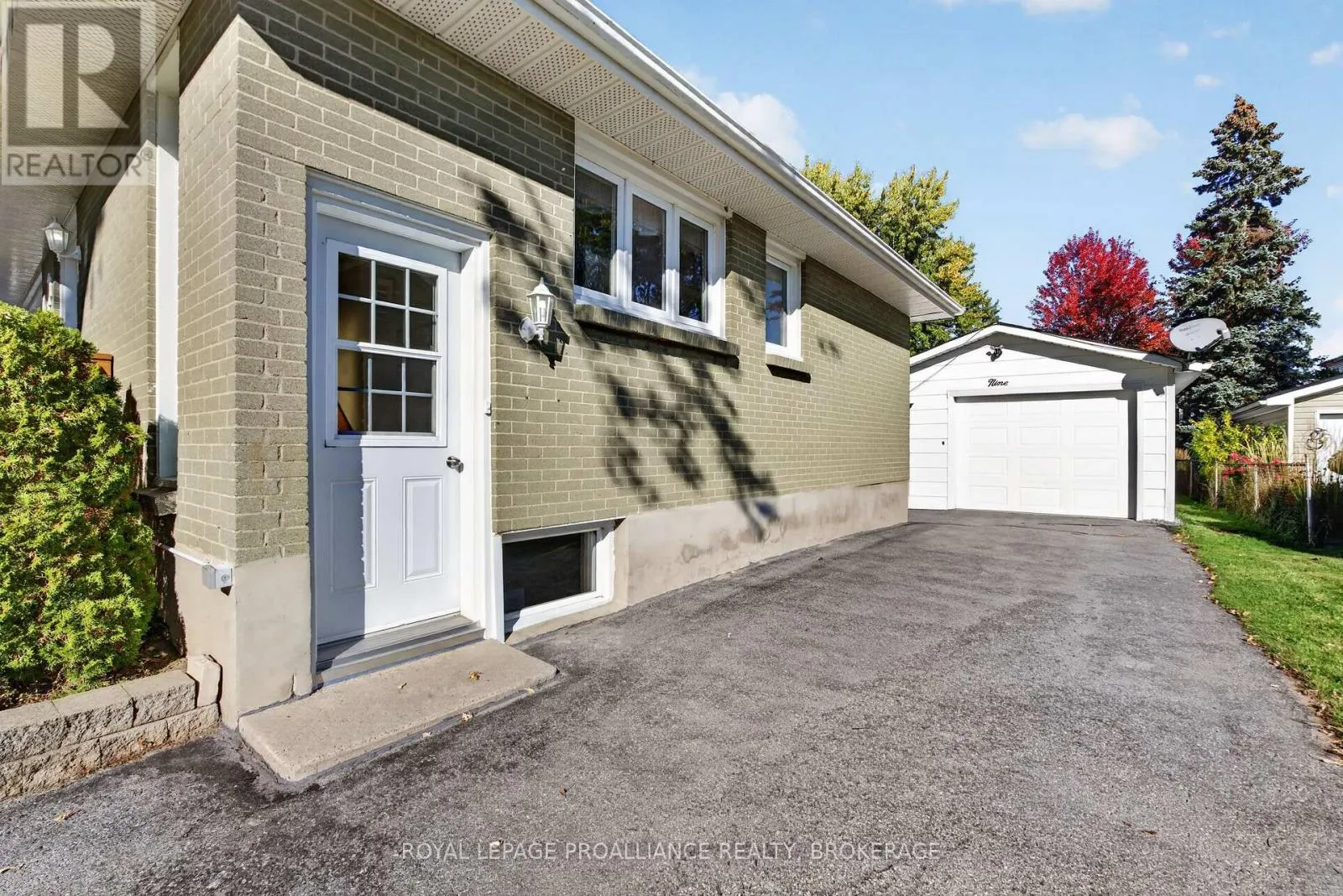 9 HENRY CRESCENT
