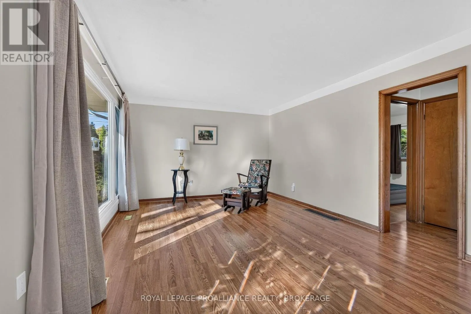 9 HENRY CRESCENT