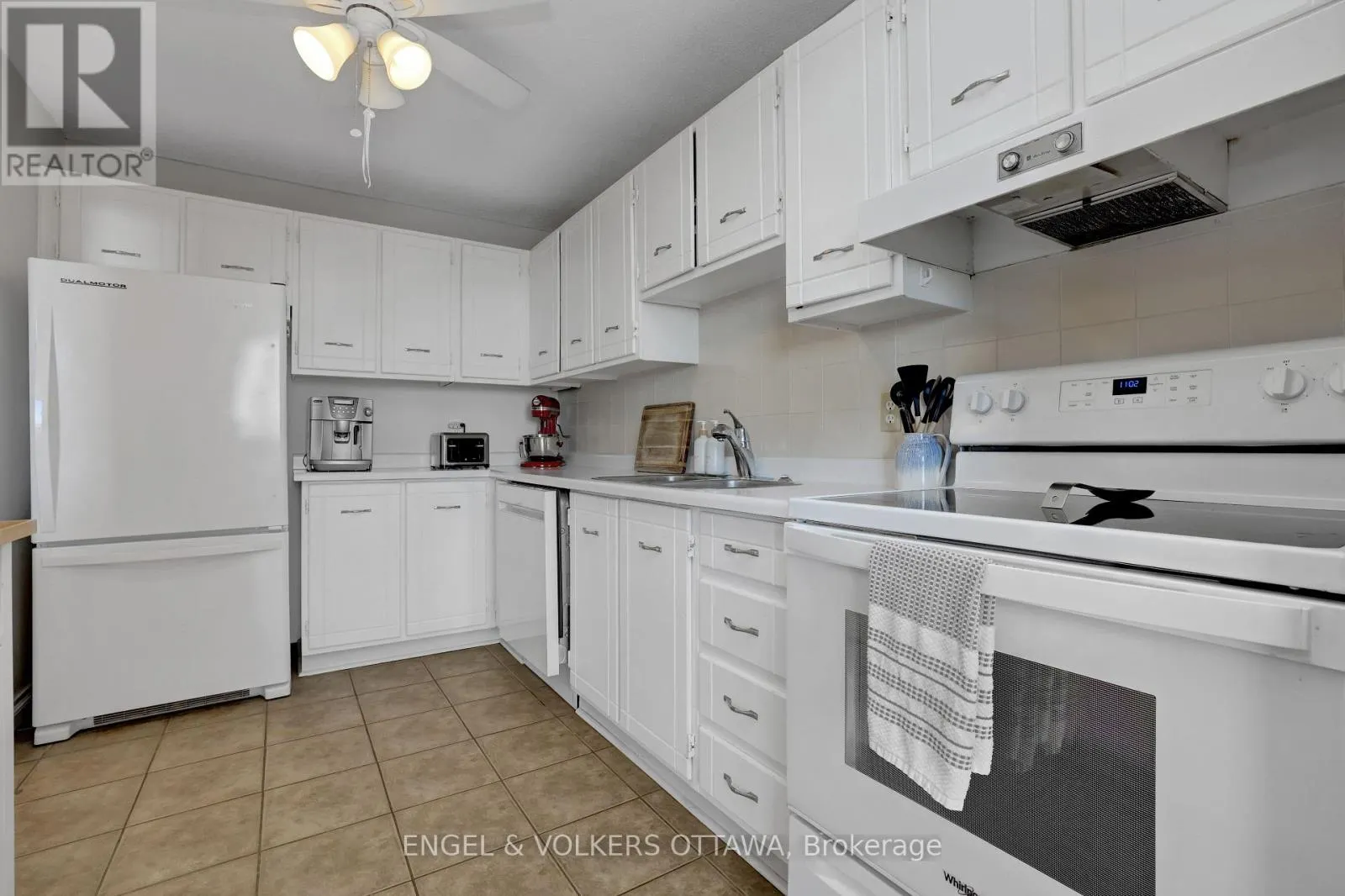 2111 - 665 BATHGATE DRIVE