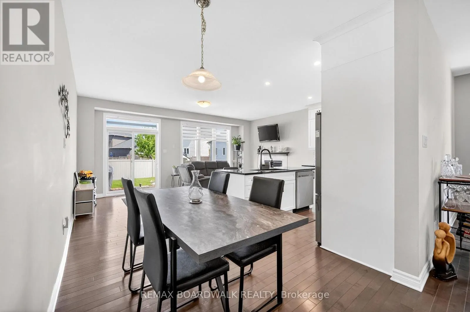 2 DUNCANVILLE STREET
