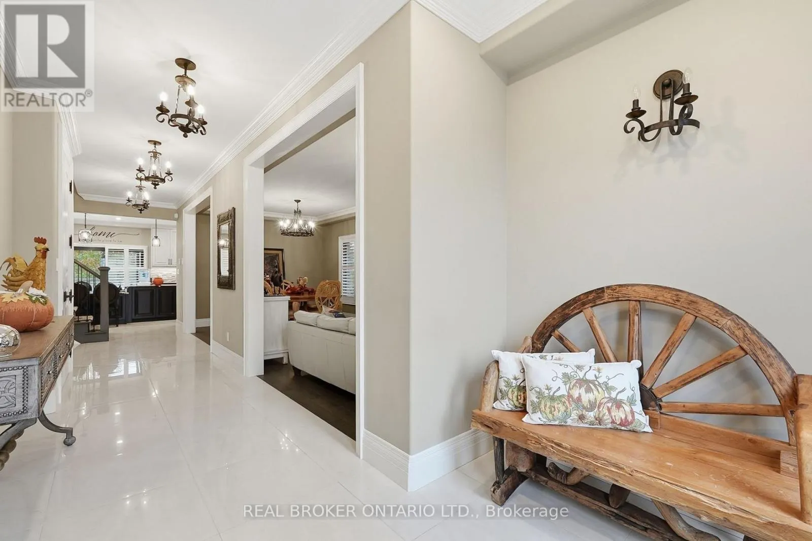 916 FOXBROOK COURT