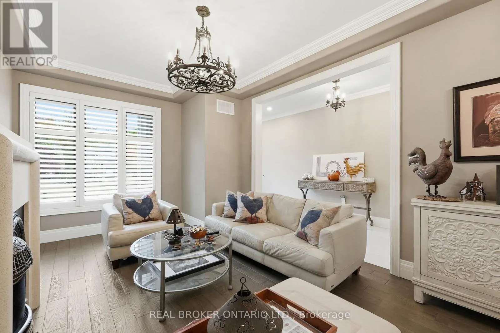 916 FOXBROOK COURT