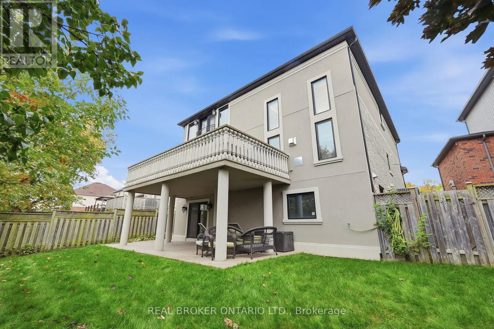 916 FOXBROOK COURT