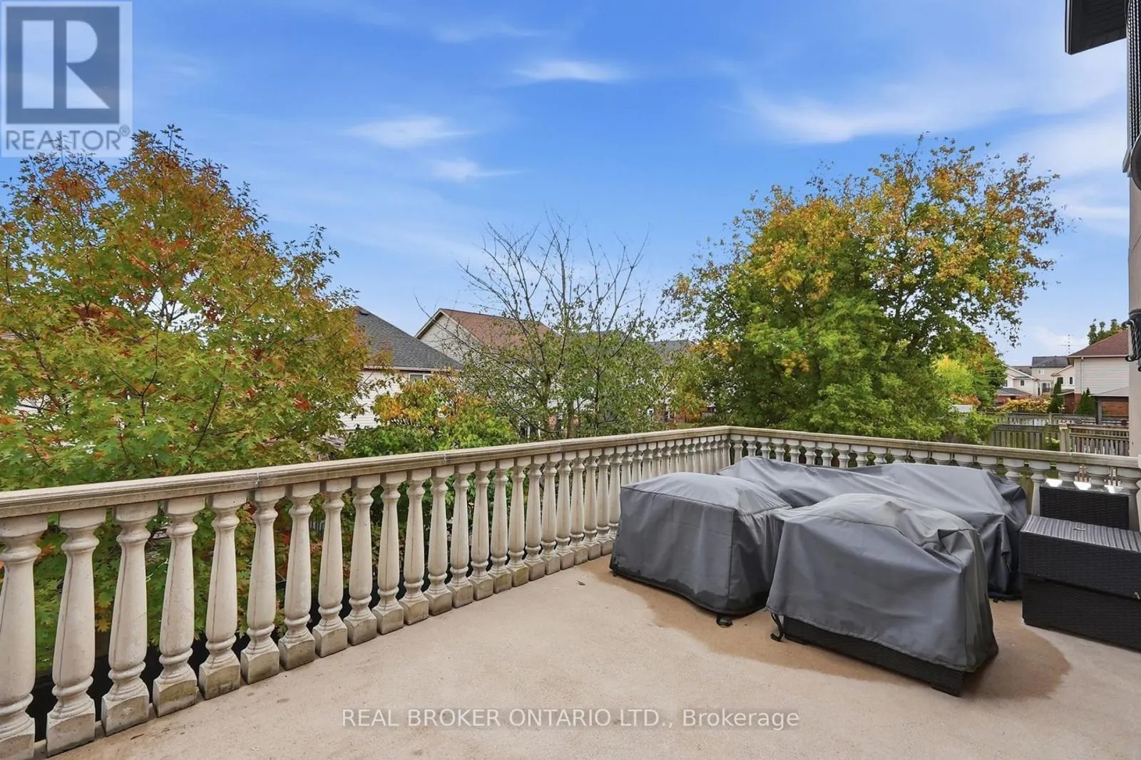 916 FOXBROOK COURT