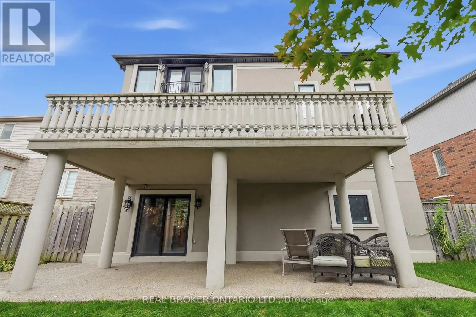 916 FOXBROOK COURT