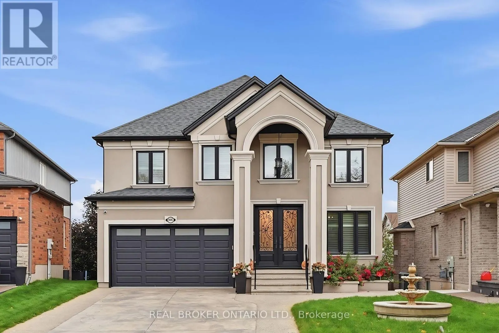 916 FOXBROOK COURT