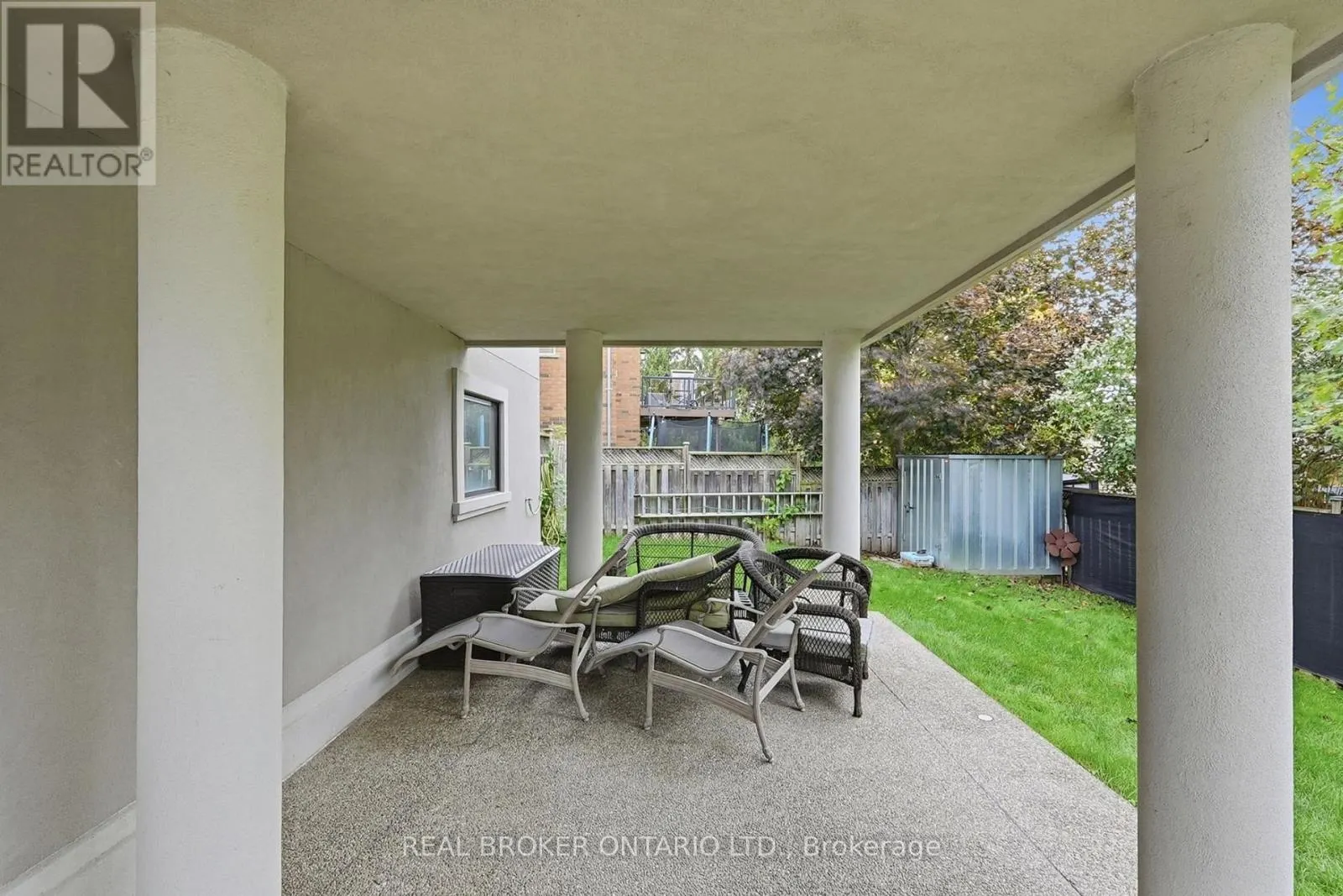 916 FOXBROOK COURT