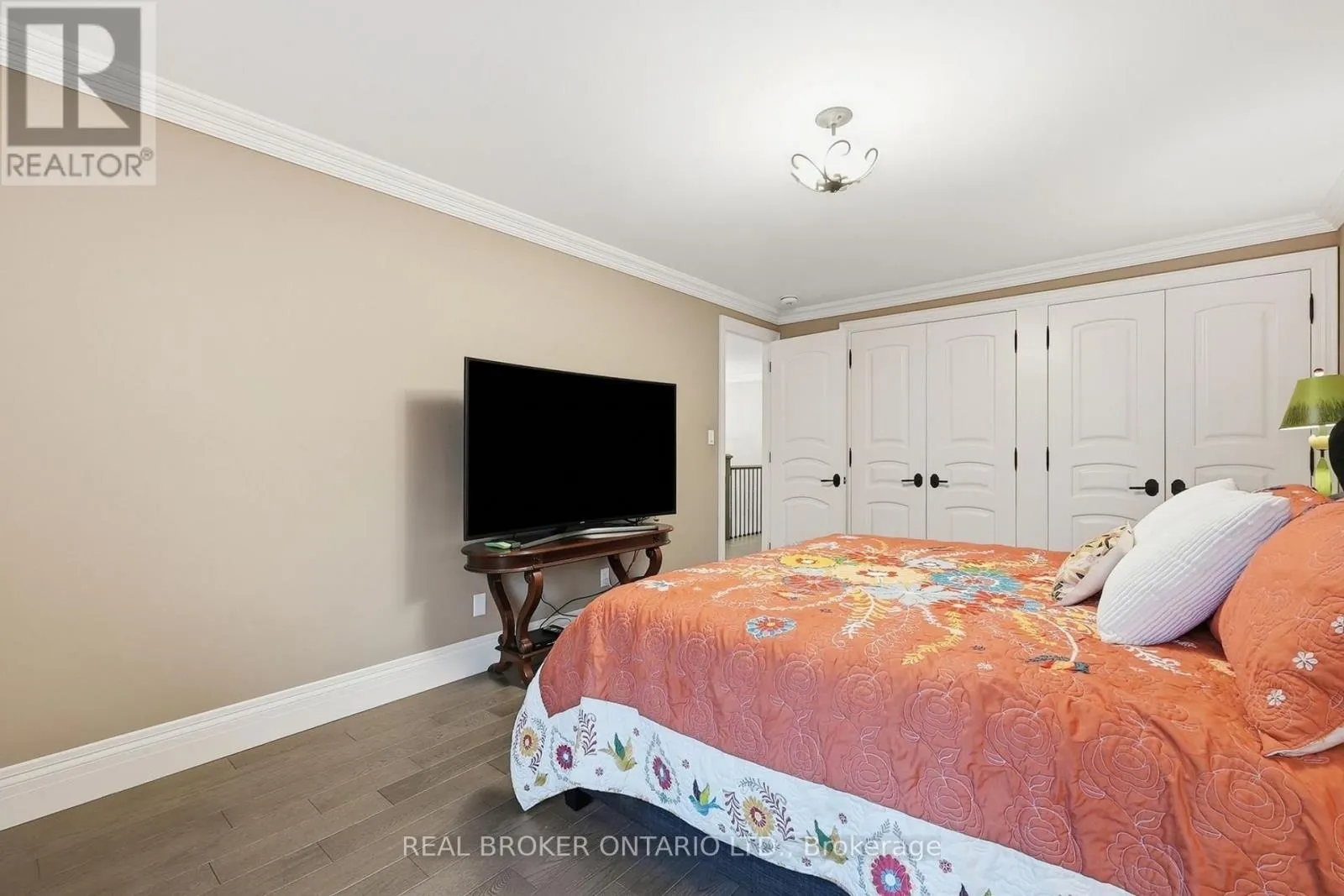 916 FOXBROOK COURT