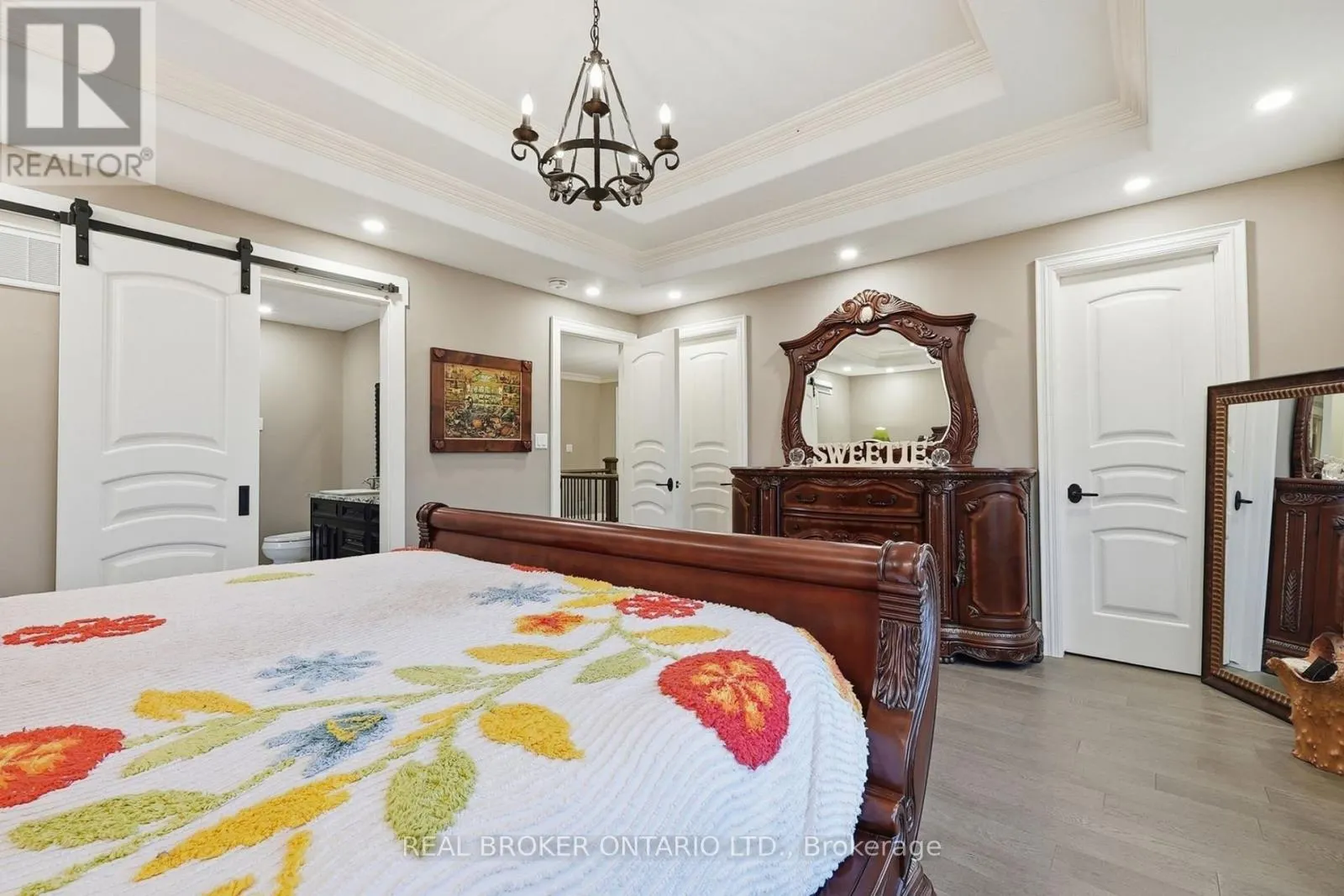 916 FOXBROOK COURT
