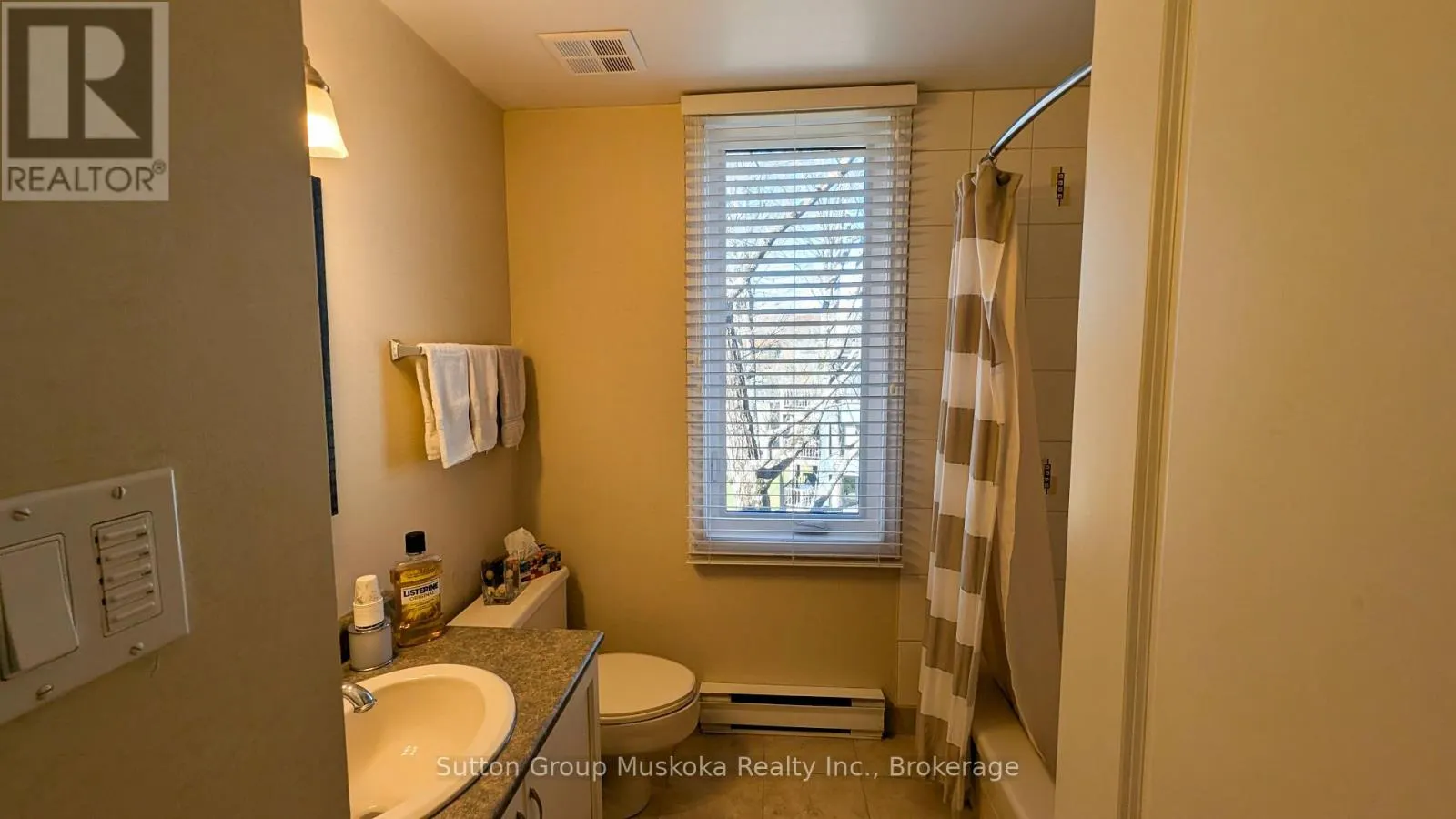 302 - 19 OAKRIDGE - DEERHURST DRIVE #302