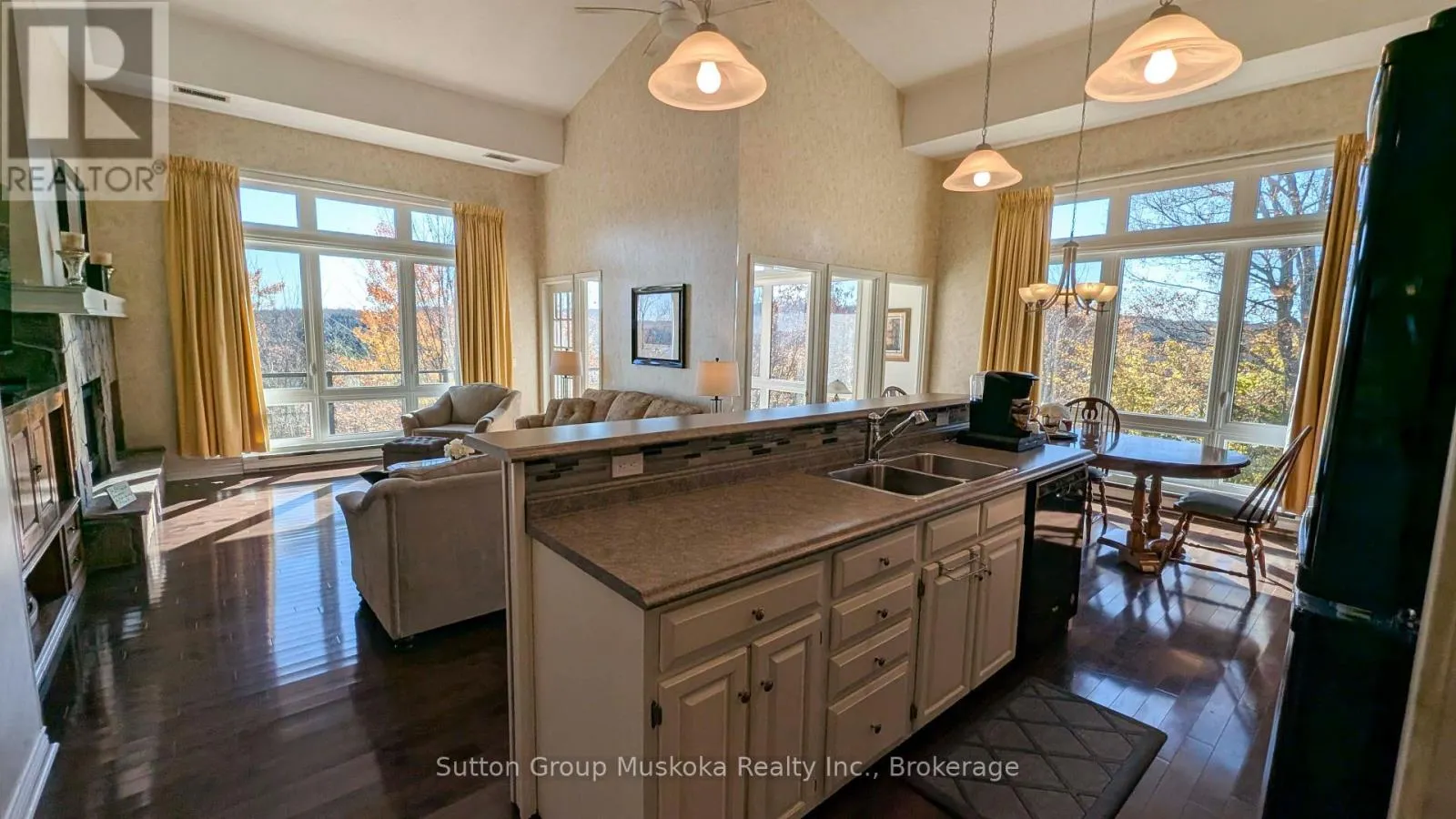 302 - 19 OAKRIDGE - DEERHURST DRIVE #302
