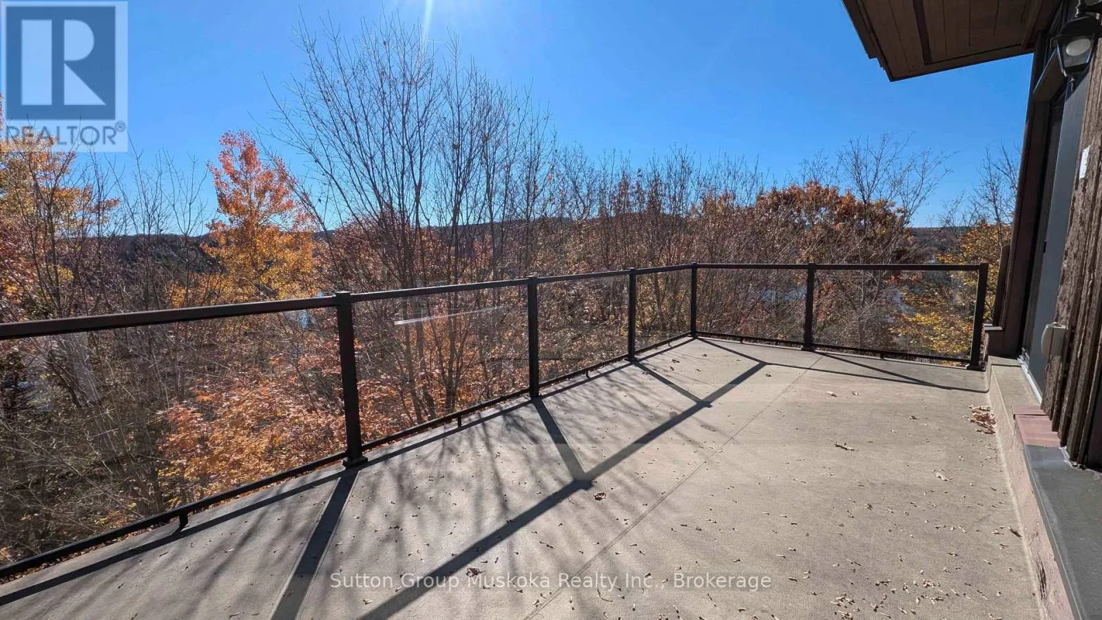 302 - 19 OAKRIDGE - DEERHURST DRIVE #302