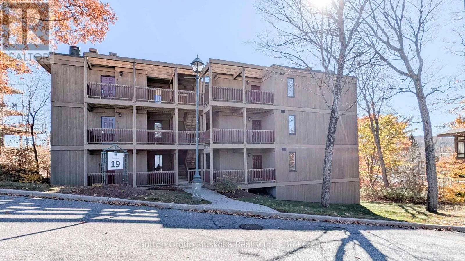 302 - 19 OAKRIDGE - DEERHURST DRIVE #302