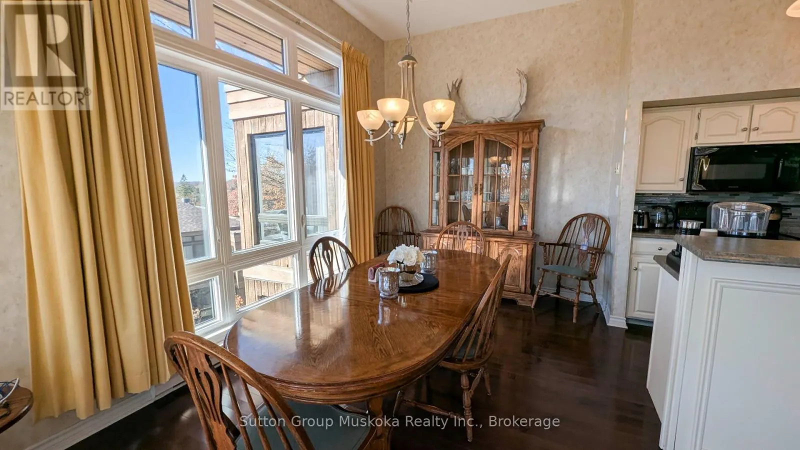 302 - 19 OAKRIDGE - DEERHURST DRIVE #302