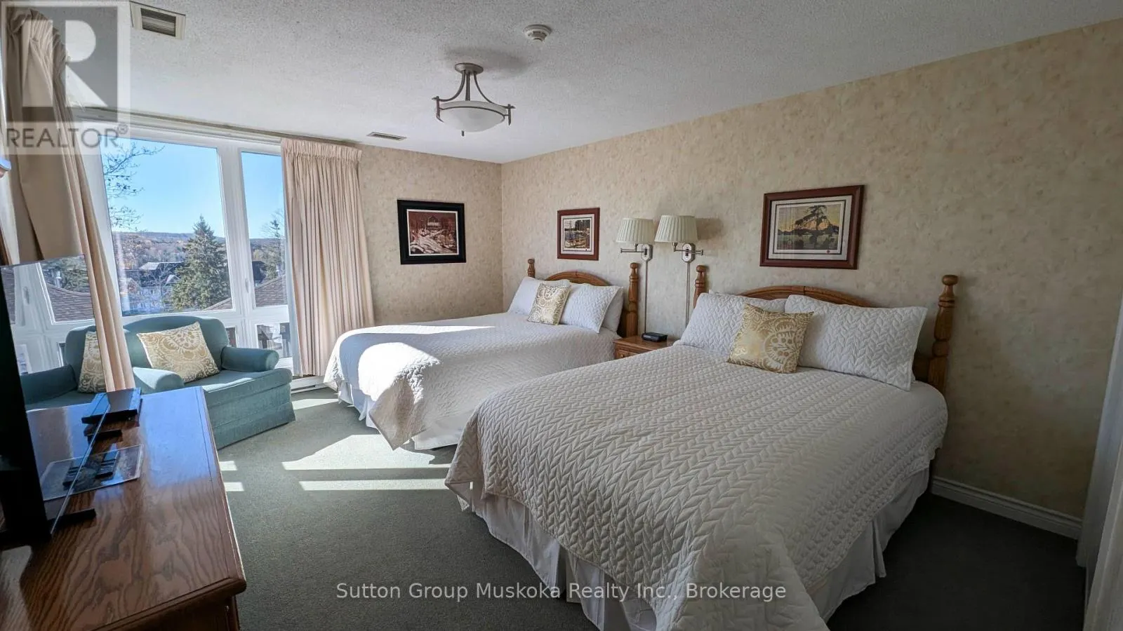 302 - 19 OAKRIDGE - DEERHURST DRIVE #302