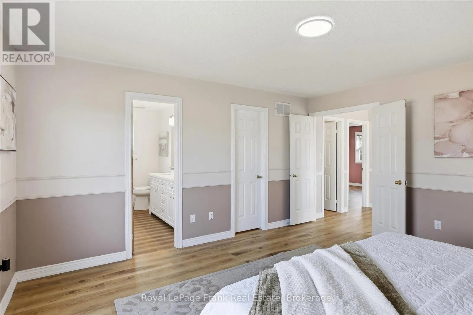 1544 GLENFOREST CRESCENT
