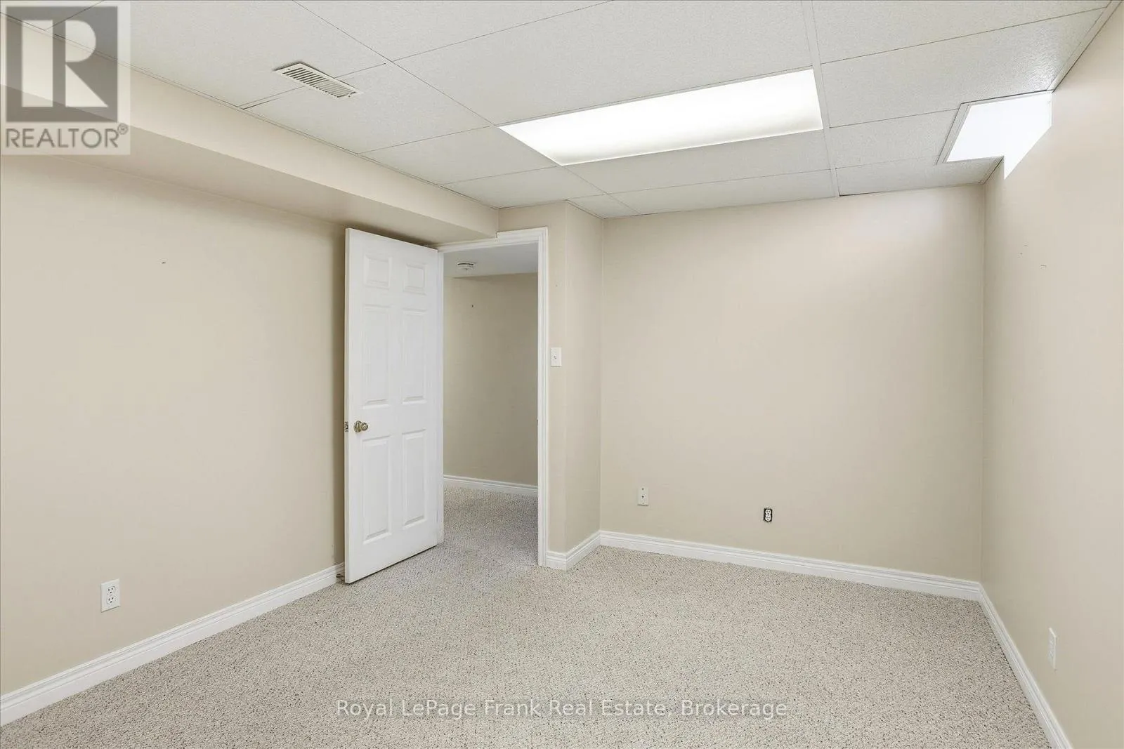 1544 GLENFOREST CRESCENT