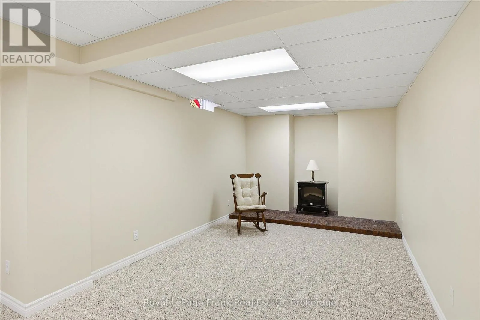 1544 GLENFOREST CRESCENT