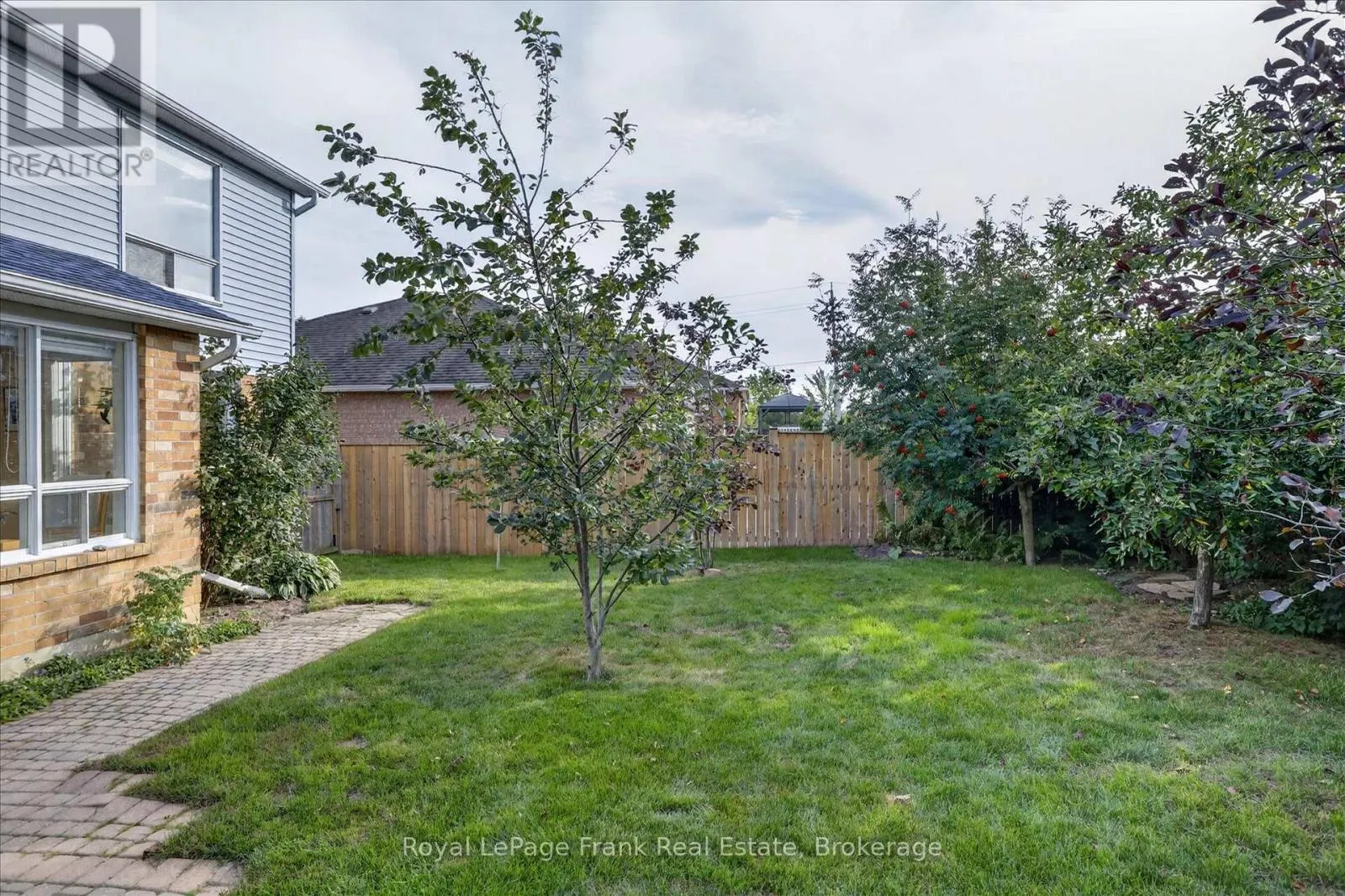 1544 GLENFOREST CRESCENT
