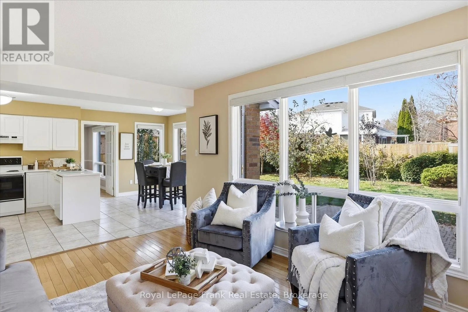 1544 GLENFOREST CRESCENT