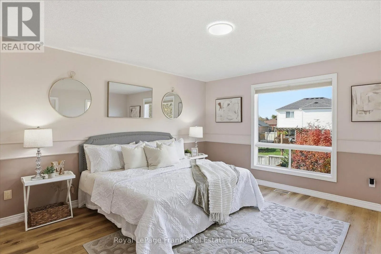 1544 GLENFOREST CRESCENT