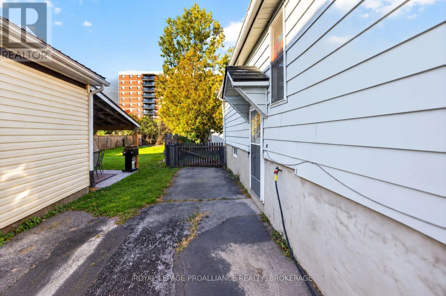 628 MACDONNELL STREET