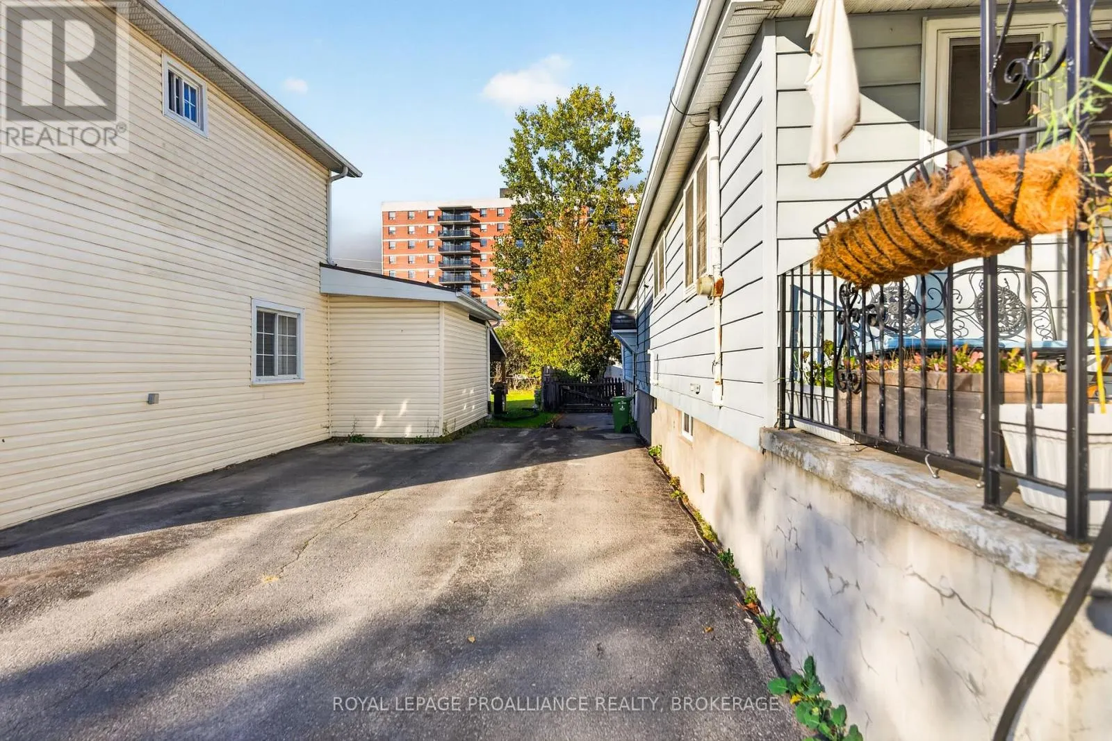 628 MACDONNELL STREET