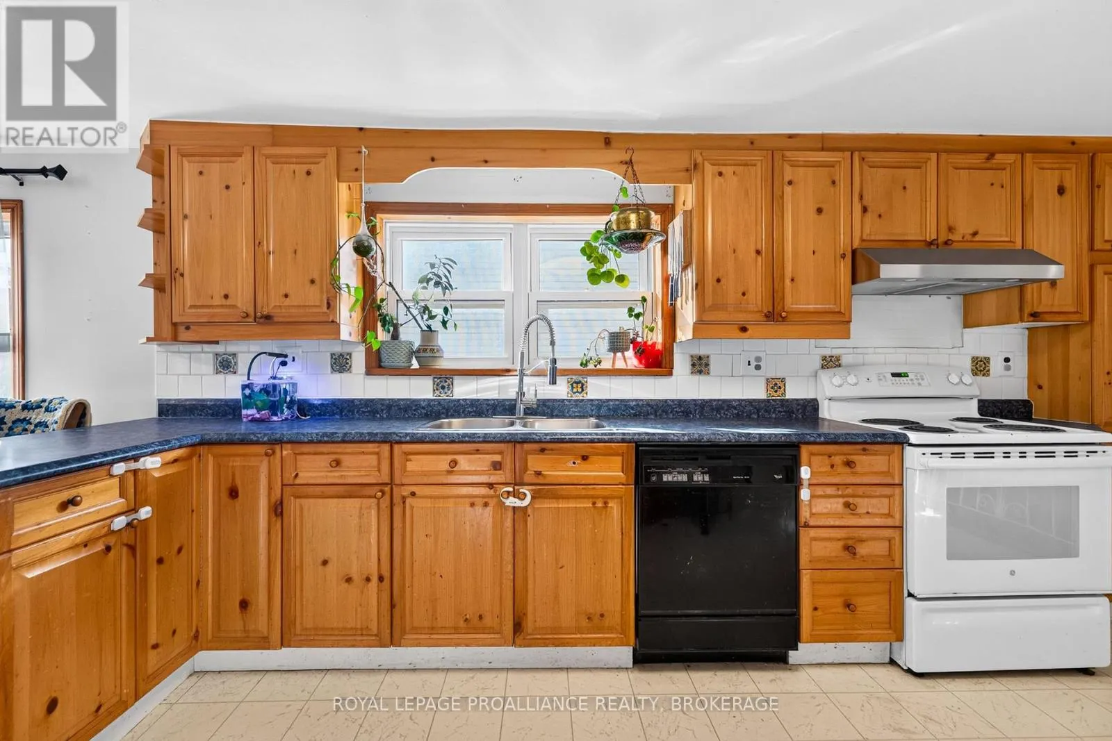 628 MACDONNELL STREET