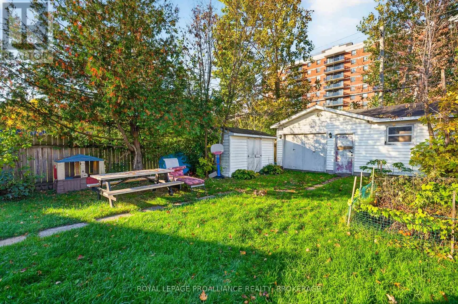 628 MACDONNELL STREET