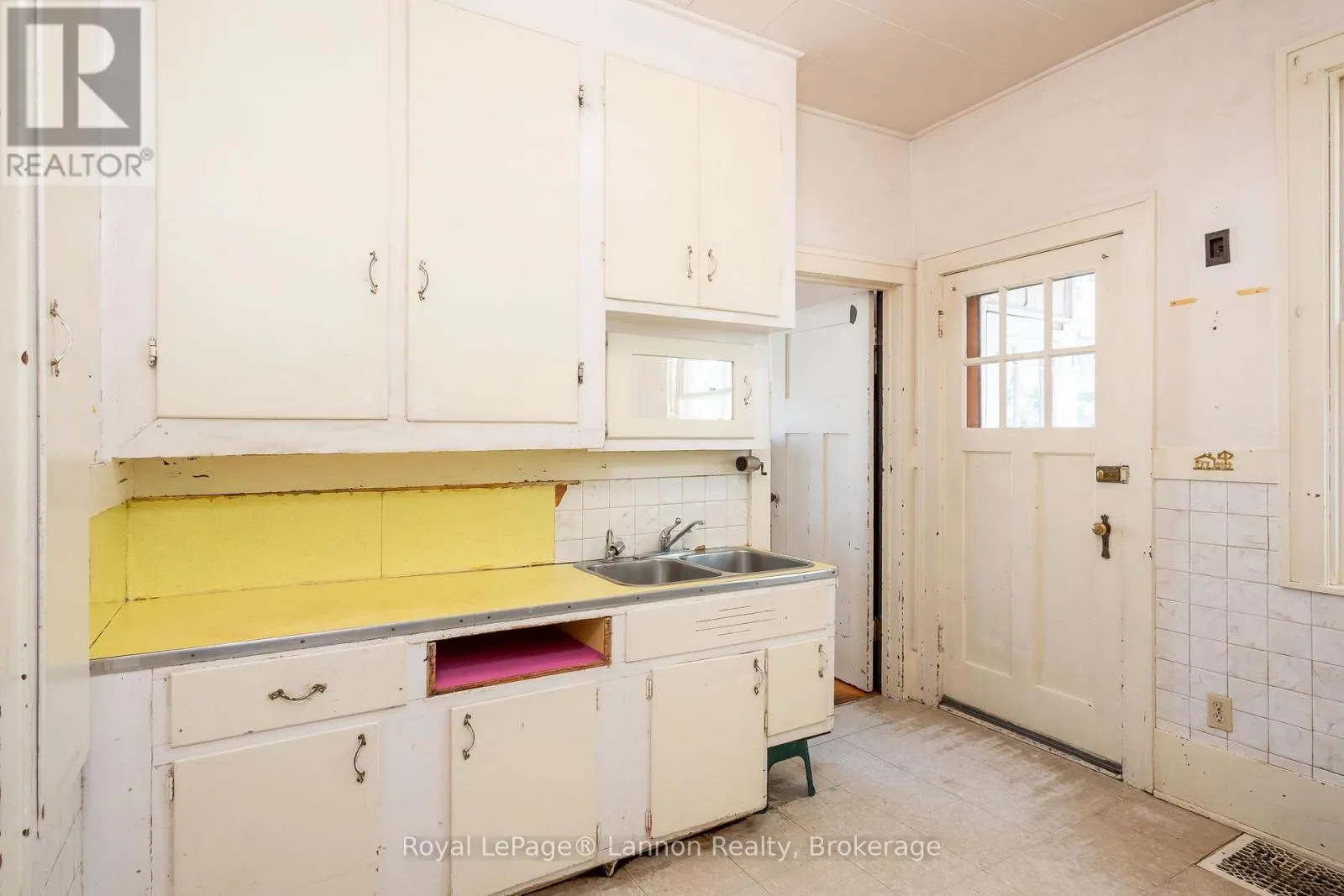 42 GORDON AVENUE