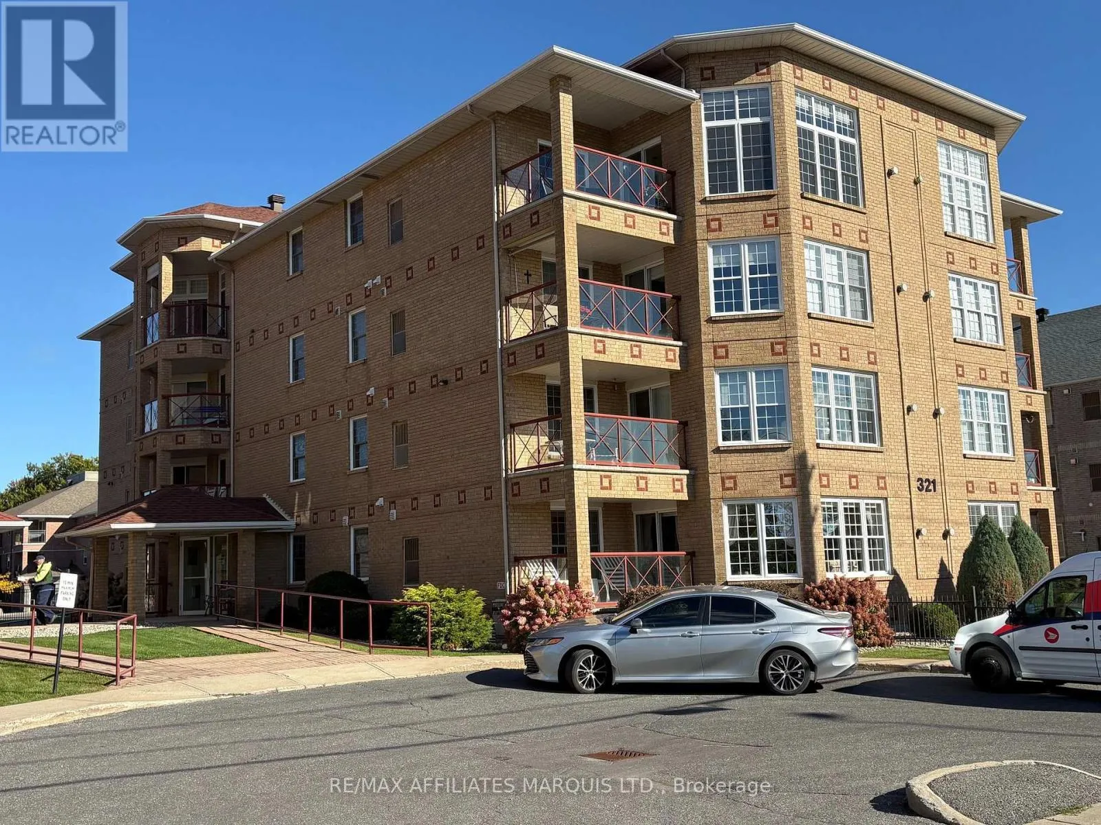 2 - 321 WATER STREET W