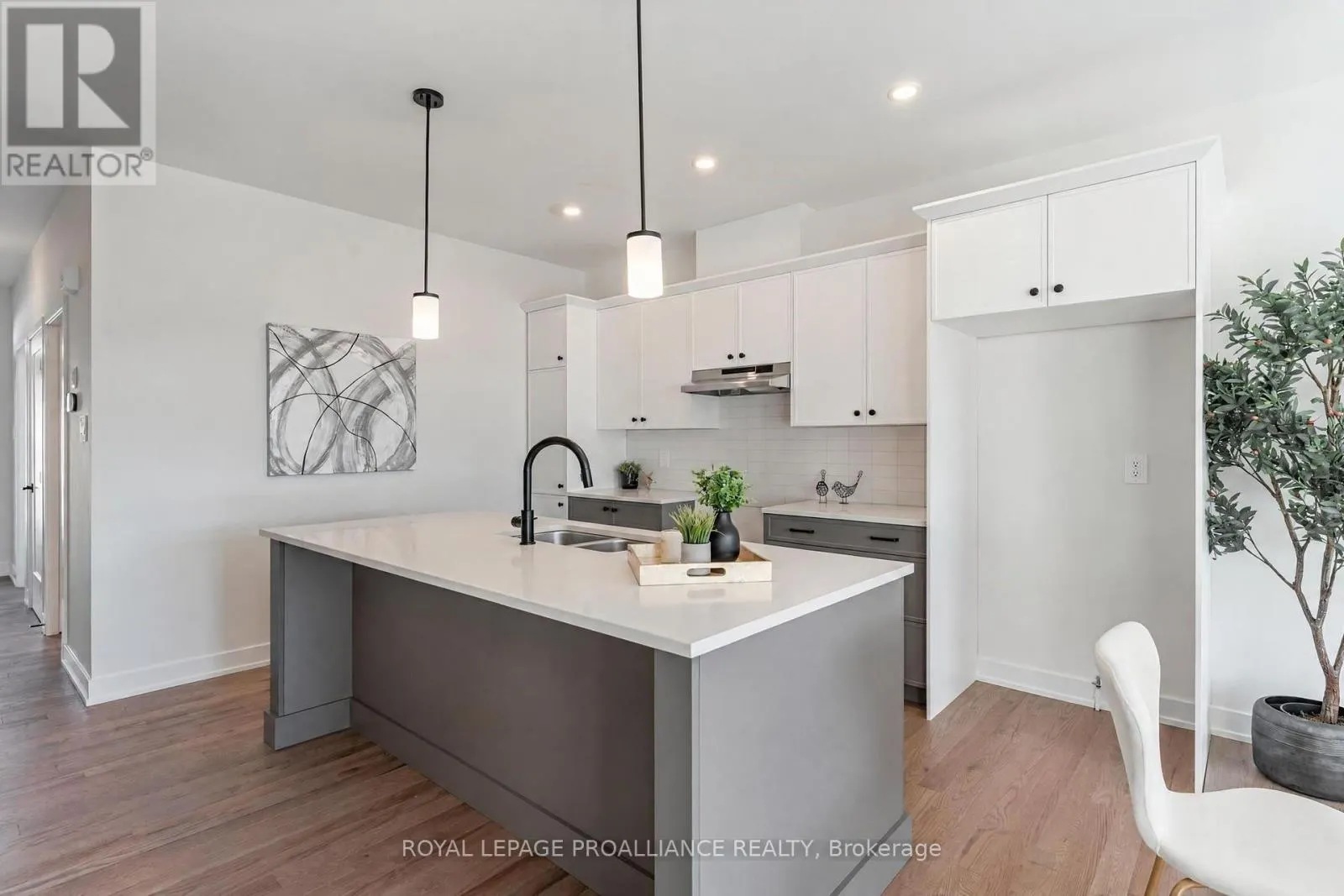 1042 TURNER DRIVE