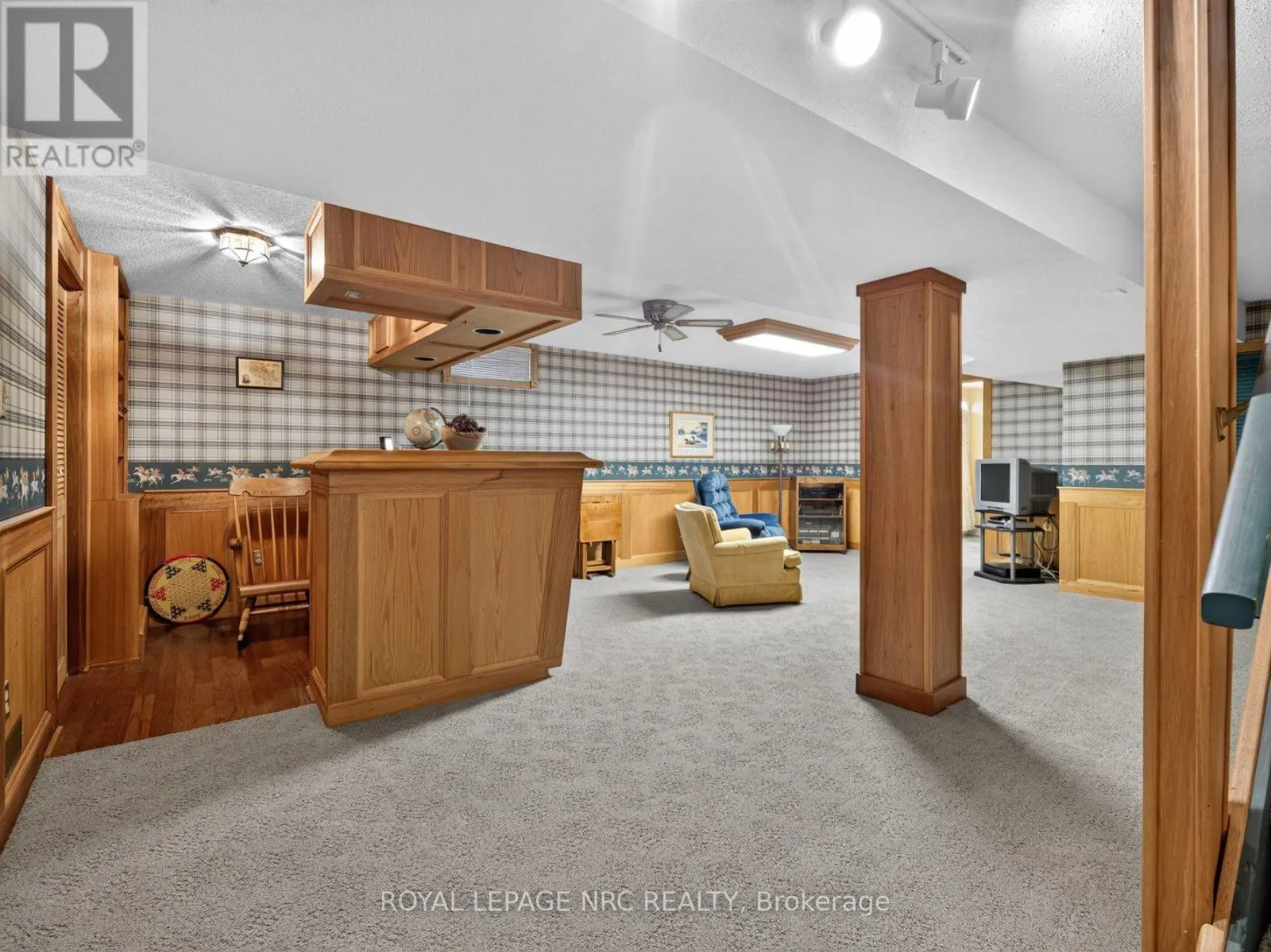 43 FARMINGTON DRIVE