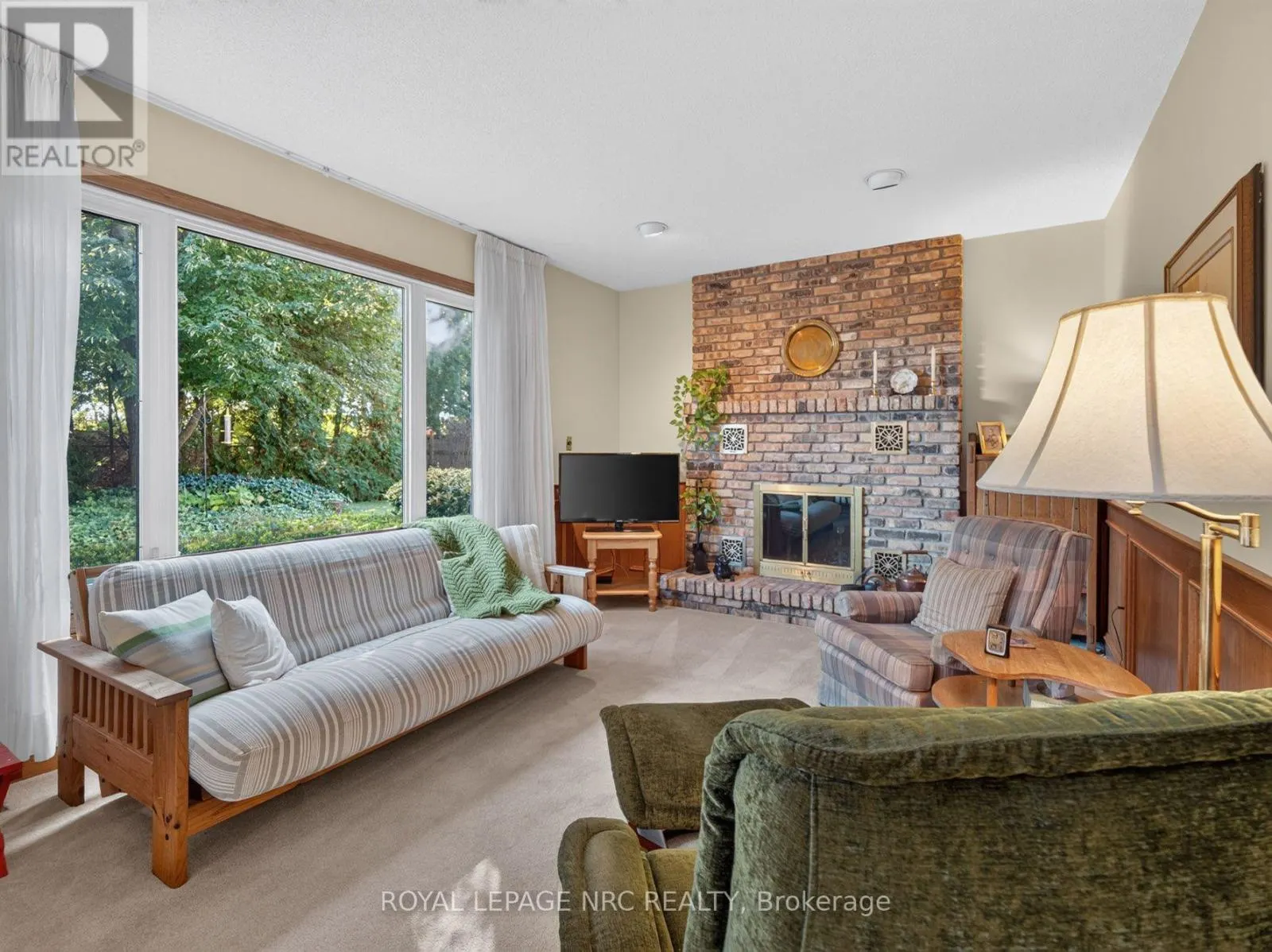 43 FARMINGTON DRIVE