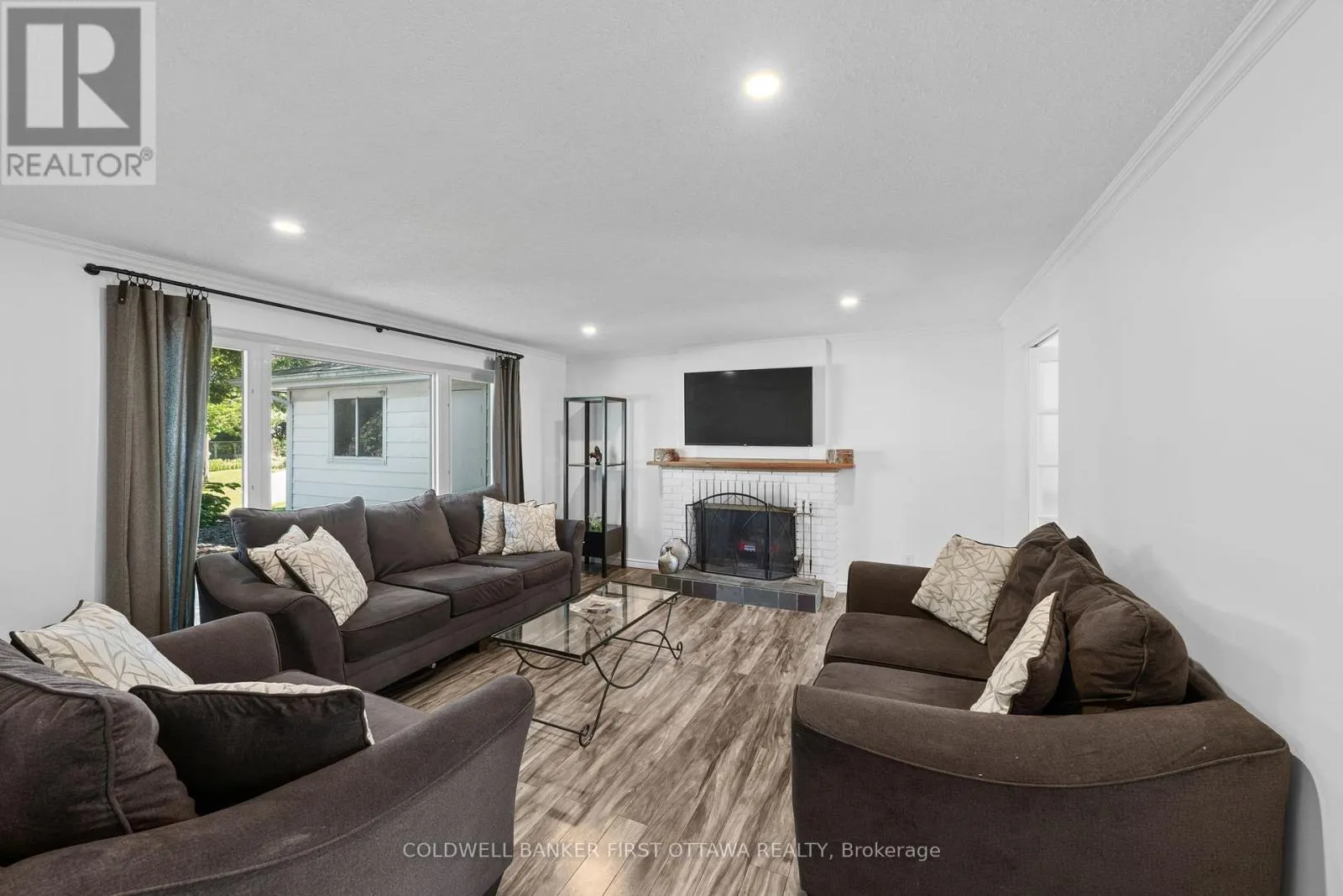 12 BRADGATE DRIVE