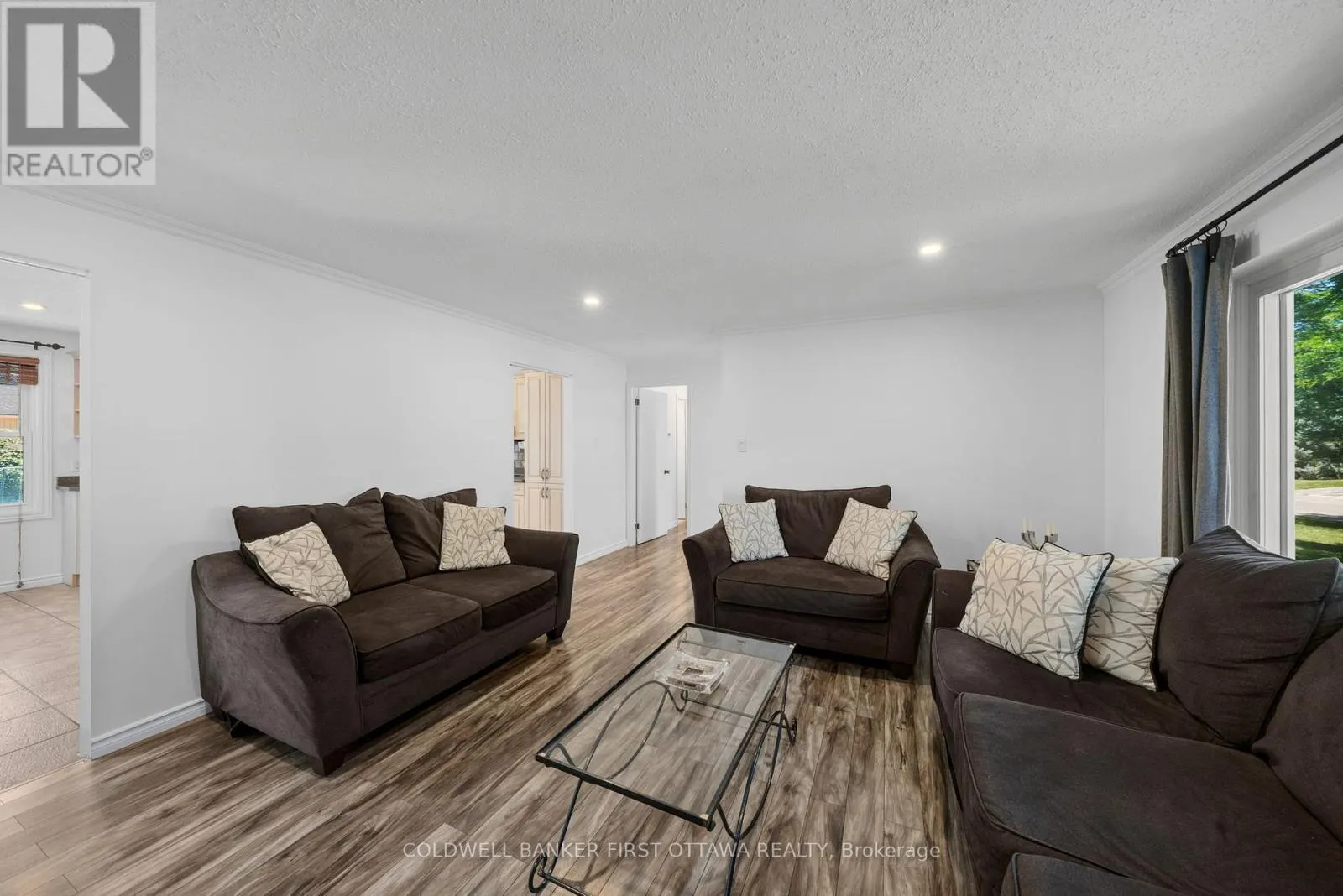 12 BRADGATE DRIVE